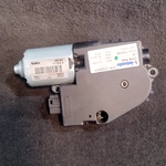 Load image into Gallery viewer, BMW E90/E92 F10 SUNROOF SLIDING/TILTING MOTOR OEM P/N 7193398