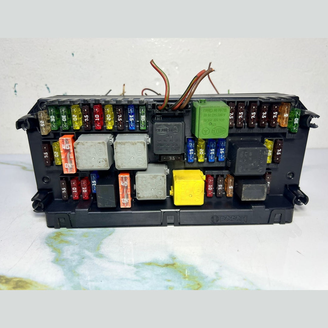 10-18 Mercedes-Benz W212 W204 Front SAM Module Relay Fuse Box A212 9006112 OEM