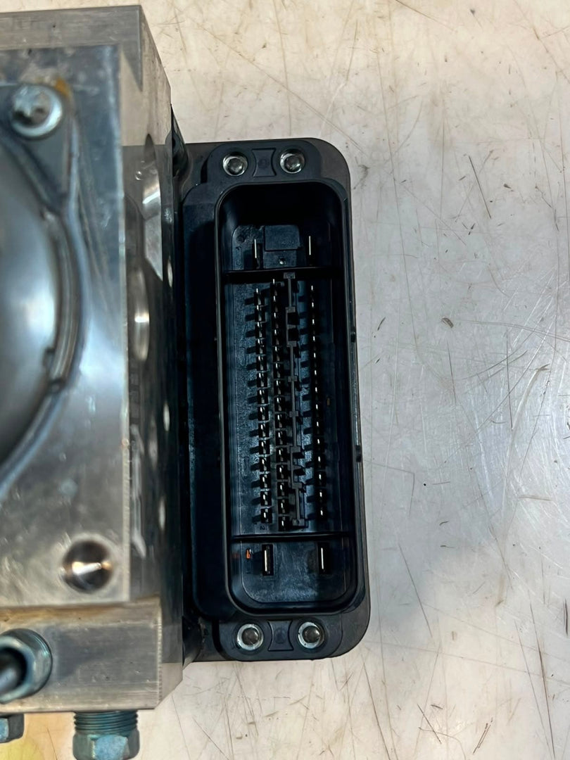 2010-2016 BMW 7' F01 F02 F03 F04 740i ABS/DSC Hydraulic Pump Module 6850070