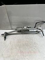 Bild in die Galerieansicht laden, 2010-2015 BMW X1 E84 Front Windshield Wiper Motor And Linkage 2992466 OEM