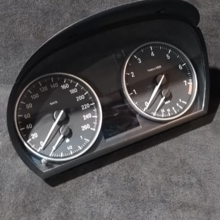 BMW 3 E90 E91  SPEEDOMETER / INSTRUMENT CLUSTER - 9242344