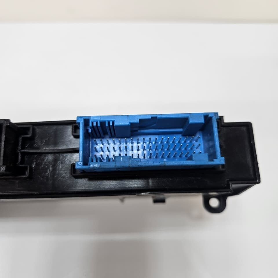 2011-2016 BMW 528i 535i Body Control Module Junction Box V12 9228495 OEM