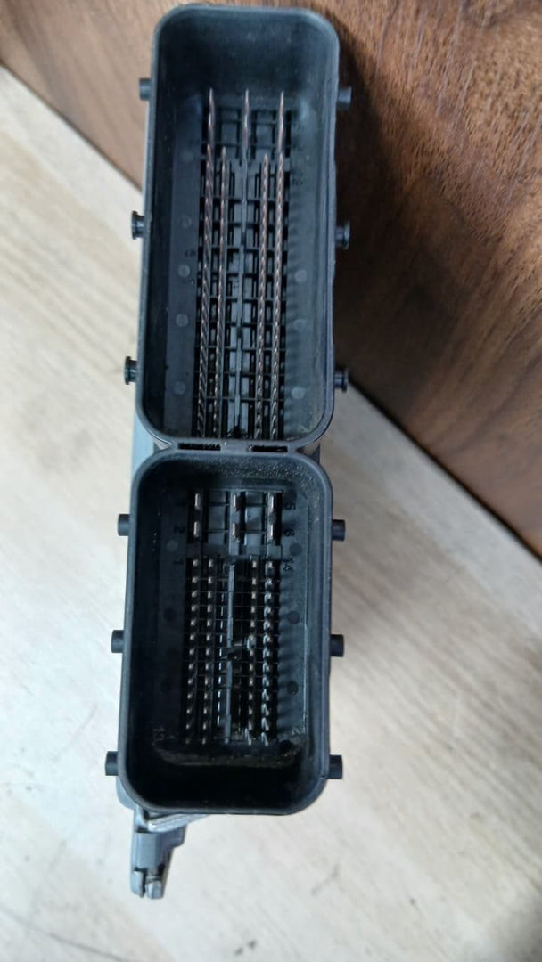 2008-2011 BMW 128i Engine Control Module 7583526 with 3.0L N51 engine.