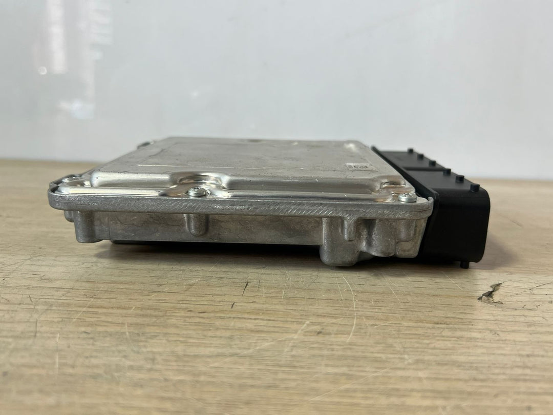BMW 1 Series F20 F21, 5 Series F10 2.0d Engine Control Unit ECU 8587952 OEM