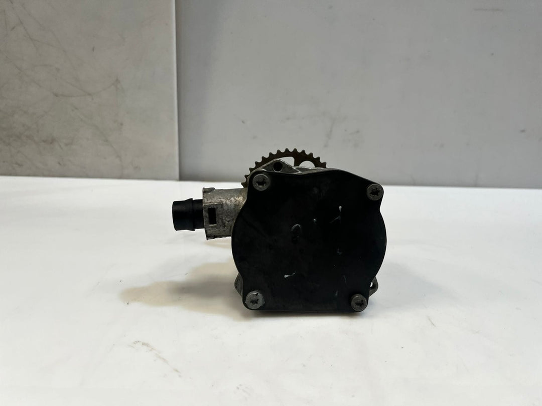 2015-2018 BMW M3 X5 F15 SDRIVE Brake Vacuum Pump Sprocket Gear 7516128 OEM