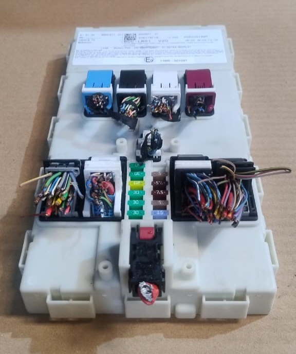 OEM BMW F15 F16 F85 F86 X5 X6 BODY CONTROL JUNCTION BOX MODULE FEM-9343371