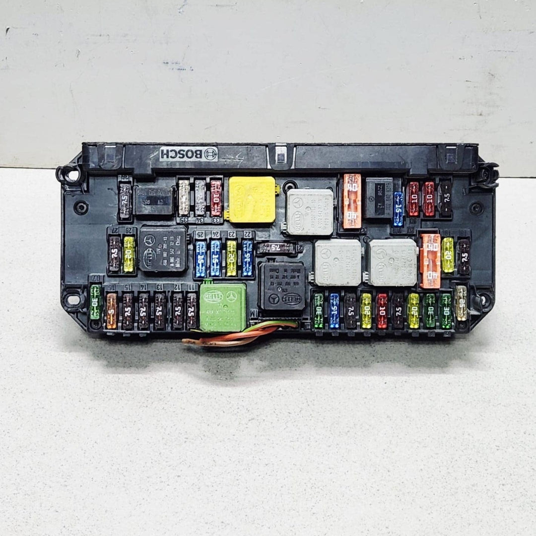 10-16 Mercedes-Benz W212 W204 Front SAM Module Relay Fuse Box A212 9003814 OEM