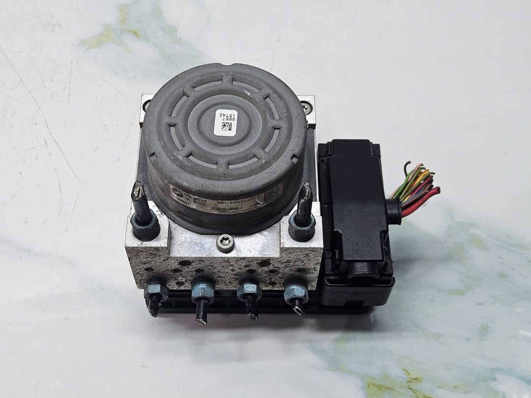 2014-2015 BMW 320i Anti Lock Brake Pump Module 6869726