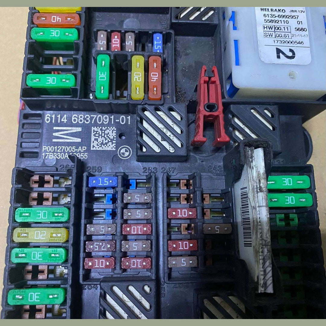 2018-2023 BMW 530e Power Distribution Box 6837091 530I 540I 740I