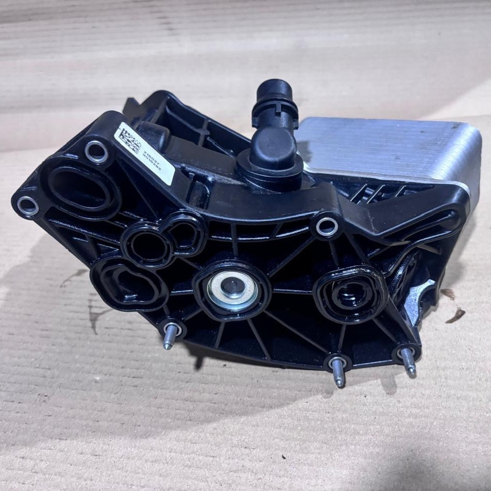 8570063 Oil Filter Housing Heat Exchanger BMW B57D30B 2er F22 F23 M240i OEM