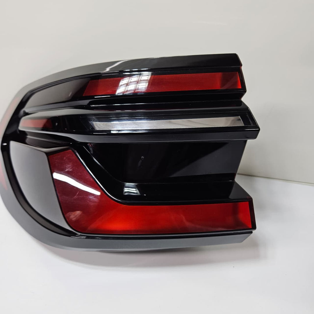 2021-2023 BMW X7 G07 Rear Left Taillight 9881353 OEM