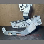 Load image into Gallery viewer, 2015-2020 MERCEDES-BENZ C-CLASS W205 DRIVER/PASSENGER LEFT/RIGHT HOOD HINGE BRACKET WHITE SET