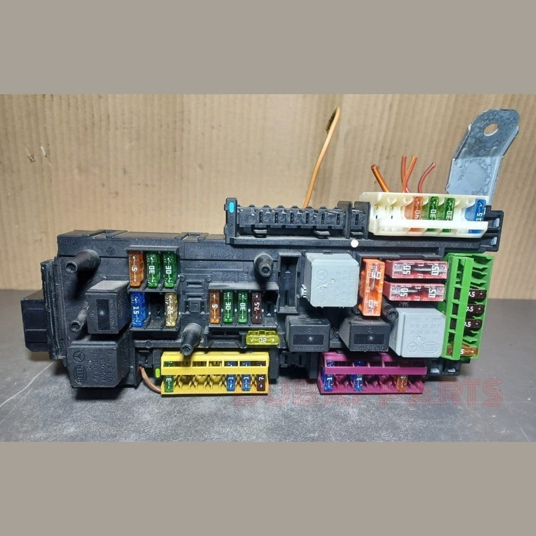 2012-2014 Mercedes-Benz W204 C250 C300 C350 Rear SAM Relay Fuse Box Assembly A204 9005601 OEM
