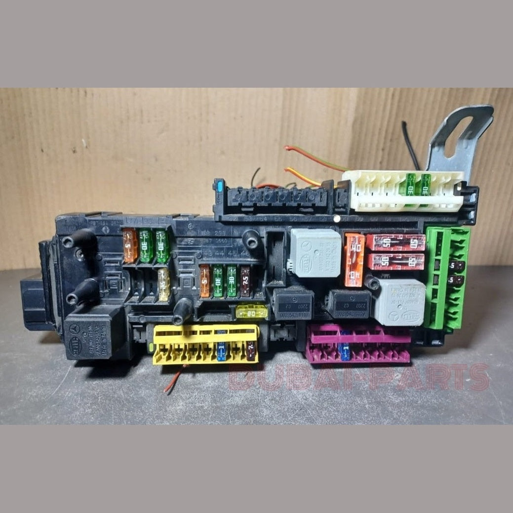 Mercedes-Benz C-Klasse W204 C250 C300 C350 (2010–2014) – Relais- und Sicherungskasten für das hintere SAM-Modul A204 9060205 (OEM)