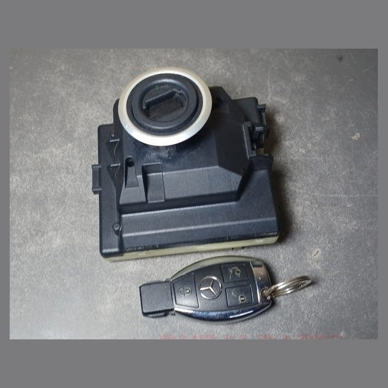2017 MERCEDES-BENZ W205 C-CLASS IGNITION START STOP SWITCH MODULE BUTTON WITH KEY OEM