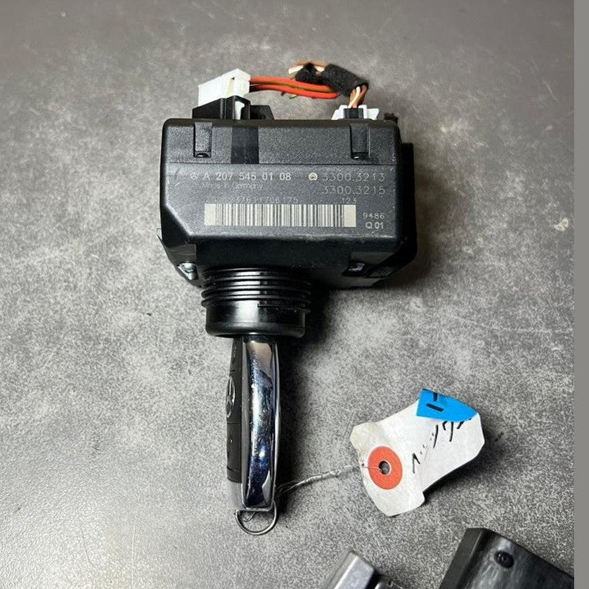 2010-2014 Mercedes-Benz W204 CGI ECU Engine Computer Ignition Key Set A271 1500391 OEM