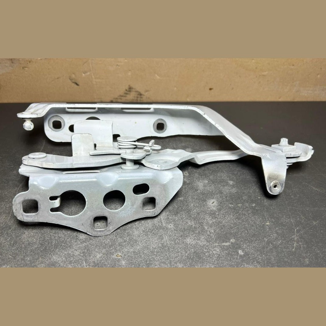 2015-2020 Mercedes-Benz C-Class W205 Front Right Side Bonnet Hinge A205 8800928