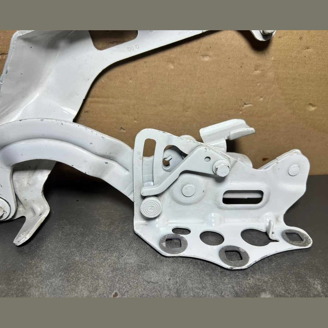 2015-2020 Mercedes-Benz C-Class W205 Front Right Side Bonnet Hinge A205 8800928
