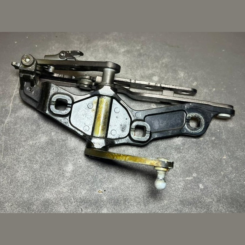 2007-2013 Mercedes-Benz S-Klasse W221 Motorhaubenscharnier vorne rechts A221 8800328
