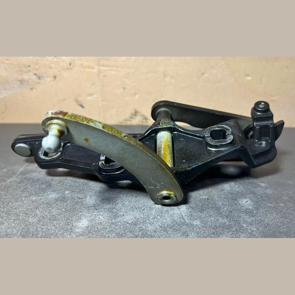 2007-2013 Mercedes-Benz S-Klasse W221 Motorhaubenscharnier vorne links A221 8800428