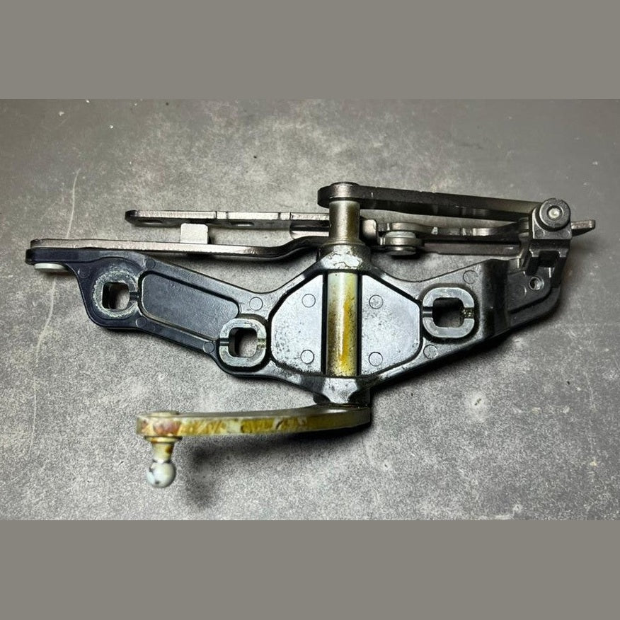 2007-2013 Mercedes-Benz S-Klasse W221 Motorhaubenscharnier vorne links A221 8800428