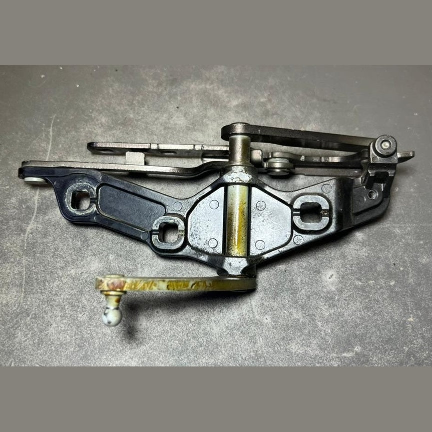 2007-2013 Mercedes-Benz S-Klasse W221 Motorhaubenscharnier vorne links A221 8800428