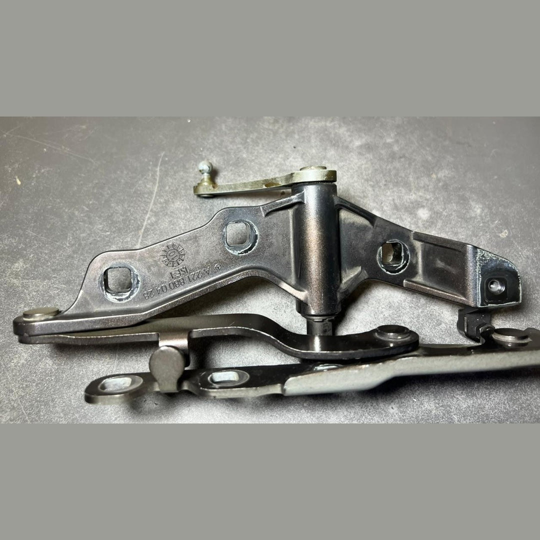 2007-2013 Mercedes-Benz S-Klasse W221 Motorhaubenscharnier vorne links A221 8800428