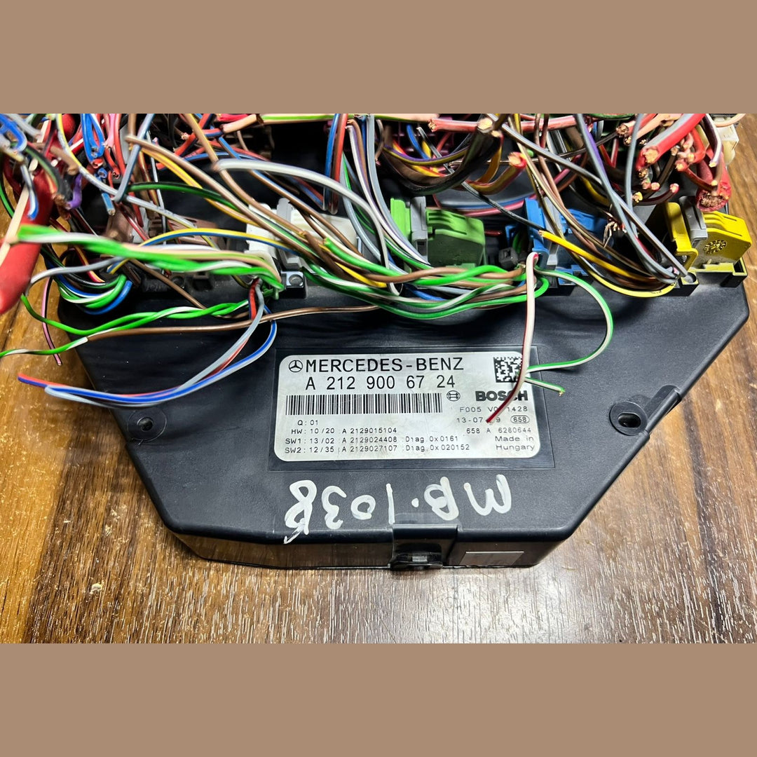 2010-2016 Mercedes-Benz W212 W204 Front SAM Module Relay Fuse Box A212 9006724 OEM