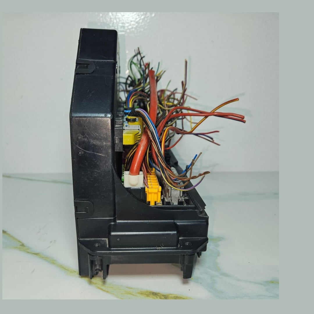 10-16 Mercedes-Benz W212 W204 Front SAM Module Relay Fuse Box A212 9006012 OEM