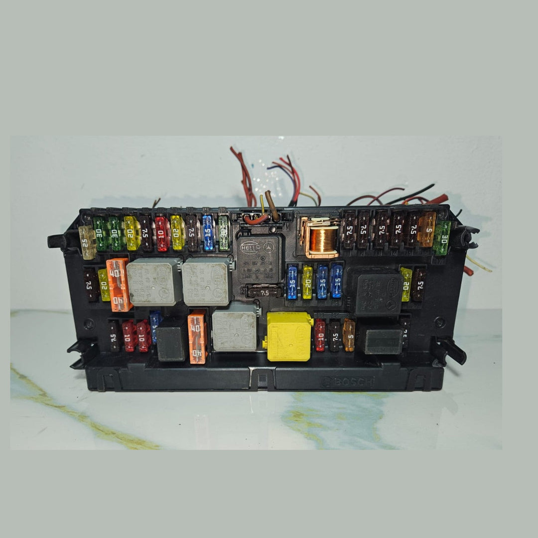 10-16 Mercedes-Benz W212 W204 Front SAM Module Relay Fuse Box A212 9006012 OEM