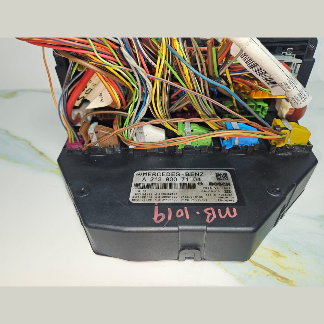 10-16 Mercedes-Benz W212 W204 Front SAM Module Relay Fuse Box A212 9007104 OEM