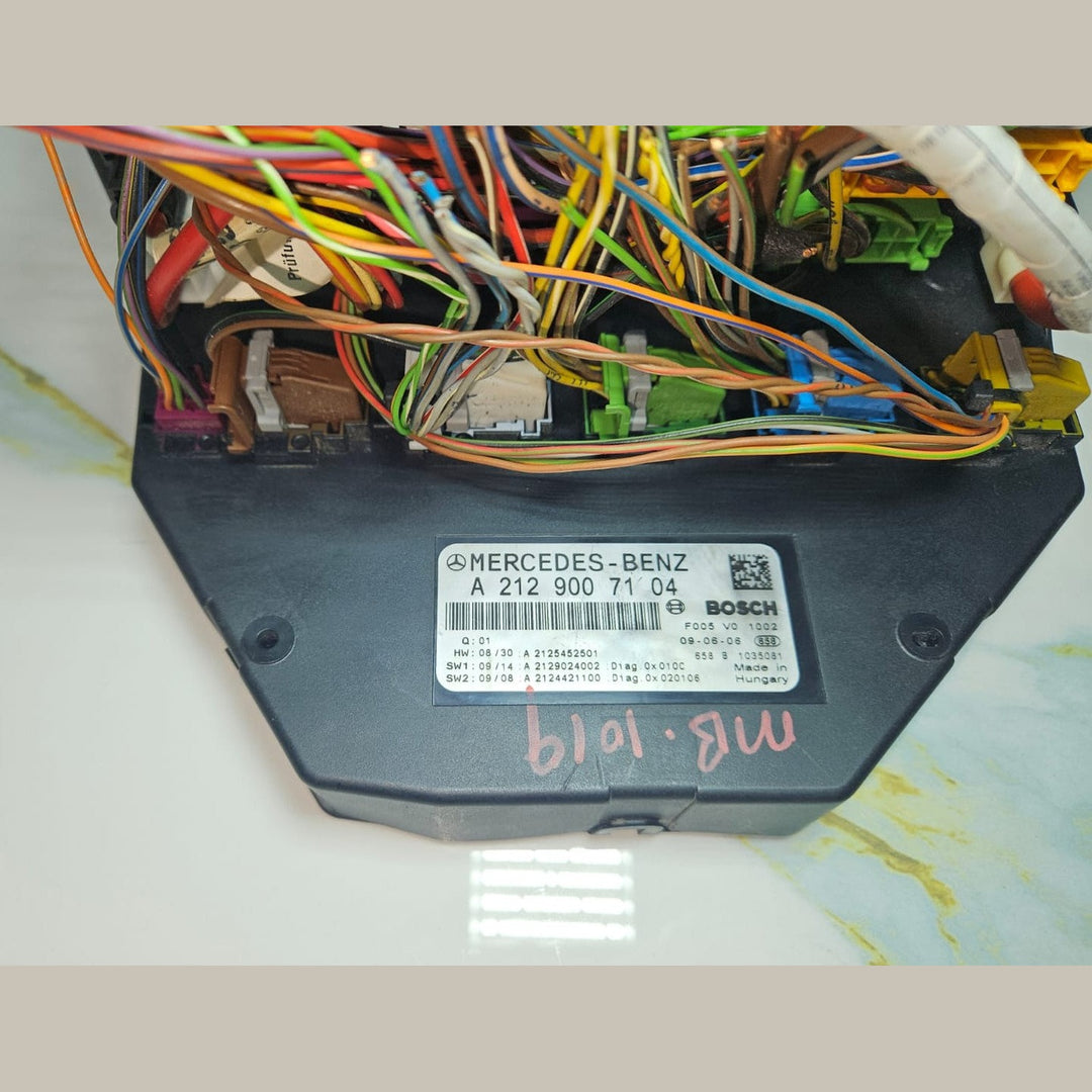 10-16 Mercedes-Benz W212 W204 Front SAM Module Relay Fuse Box A212 9007104 OEM