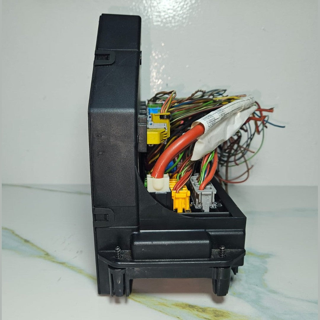 10-16 Mercedes-Benz W212 W204 Front SAM Module Relay Fuse Box A212 9007104 OEM