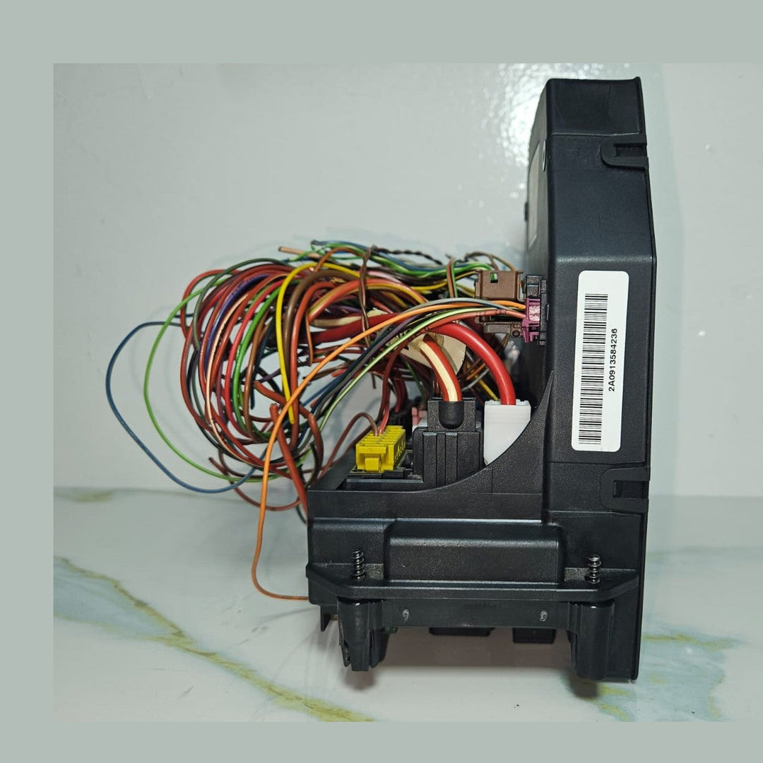 10-16 Mercedes-Benz W212 W204 Front SAM Module Relay Fuse Box A212 9007104 OEM