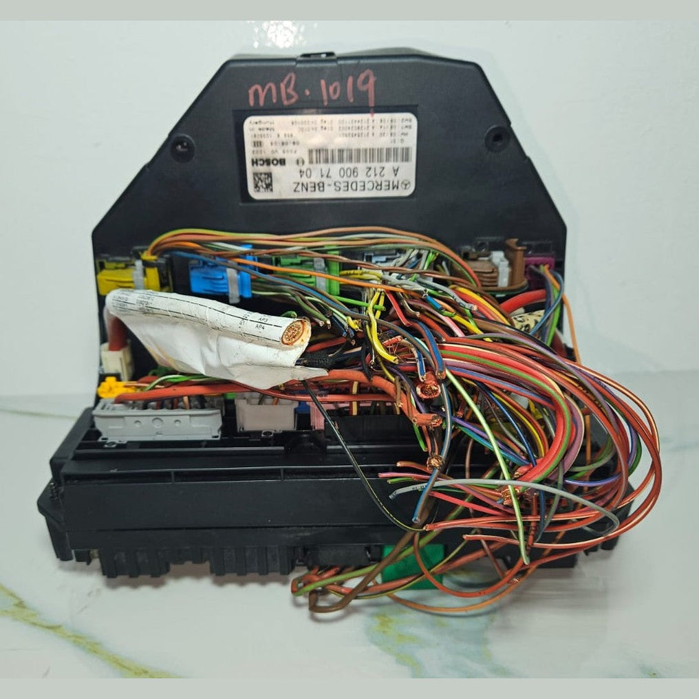 10-16 Mercedes-Benz W212 W204 Front SAM Module Relay Fuse Box A212 9007104 OEM