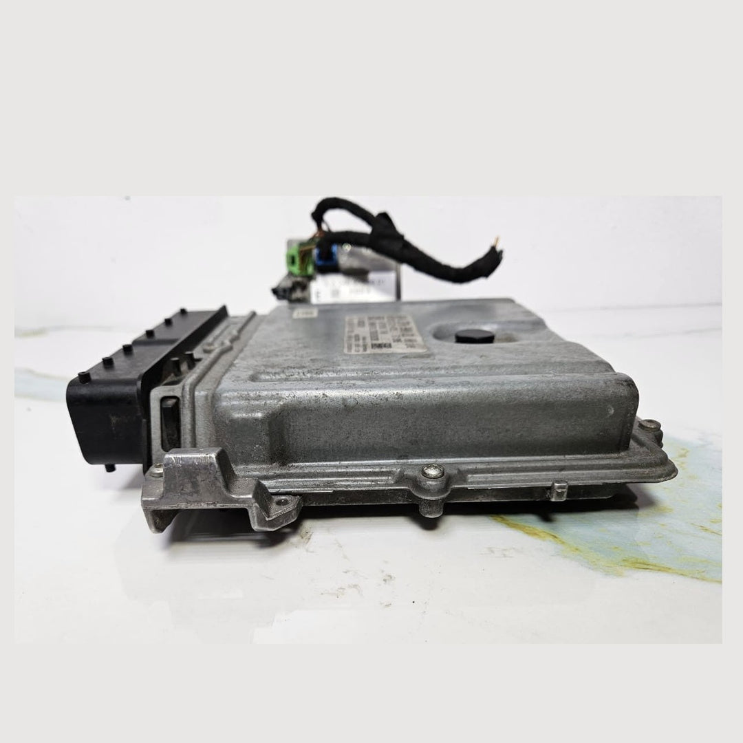 Mercedes GLA ECU Engine Control Module Ignition Key Switch Set A270 9002100 OEM