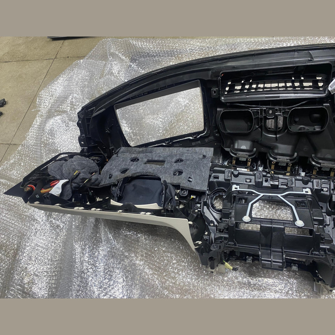 DASHBOARD RIGHT HAND DRIVE MERCEDES C250 2023 C CLASS A206 6803307