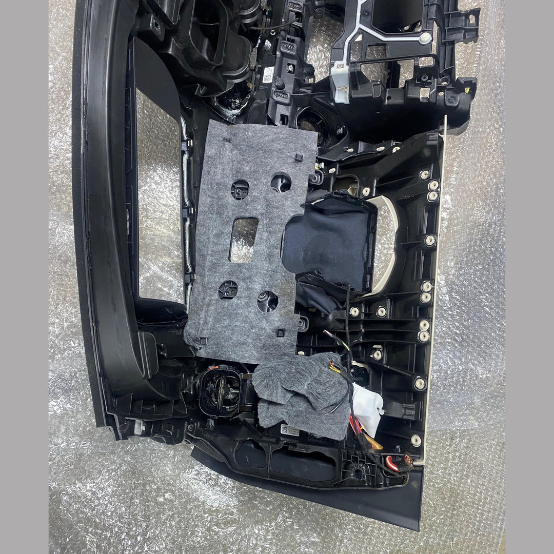DASHBOARD RIGHT HAND DRIVE MERCEDES C250 2023 C CLASS A206 6803307