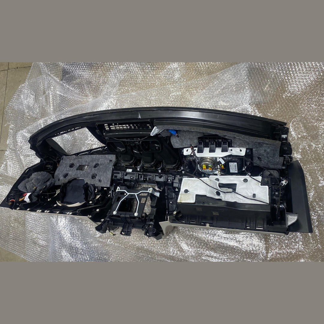 DASHBOARD RIGHT HAND DRIVE MERCEDES C250 2023 C CLASS A206 6803307