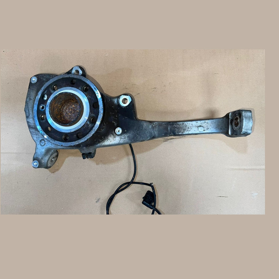 Mercedes-Benz W205 C-Class C300 C250 Front Right 2014-18 Knuckle Spindle Hub Carrier OEM
