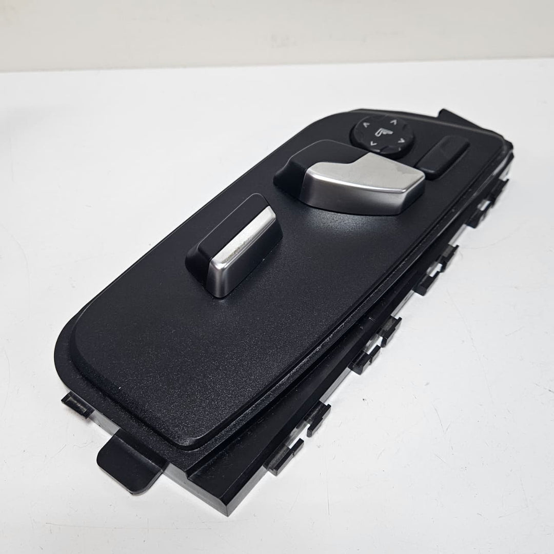2018-2020 BMW 530i, 530e, 540i Seat Switch 9384918 USED