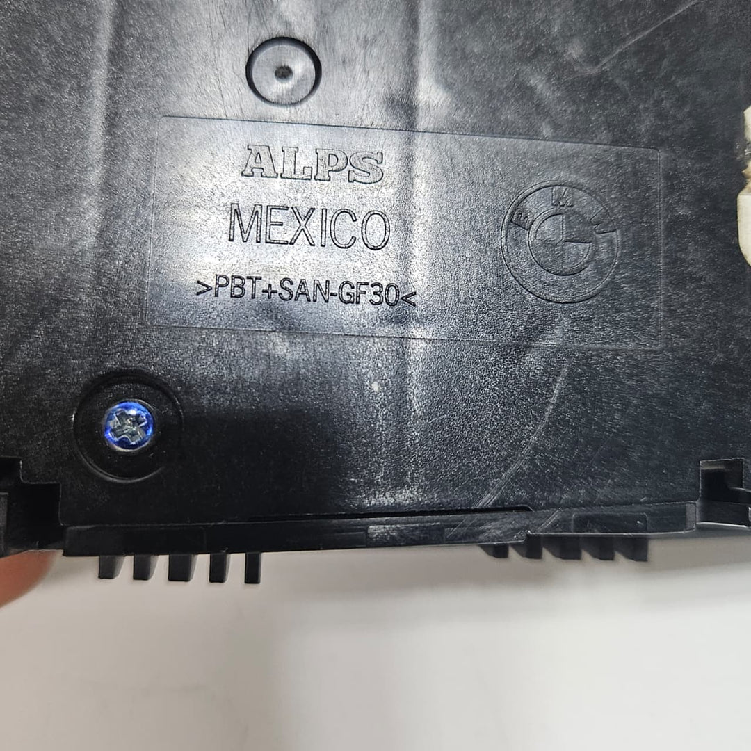 2018-2020 BMW 530i, 530e, 540i Seat Switch 9384918 USED