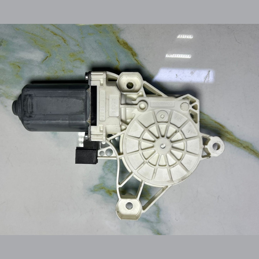 13-18 Mercedes-Benz W246 CLA Window Motor Front Right Side A000 9061607 OEM