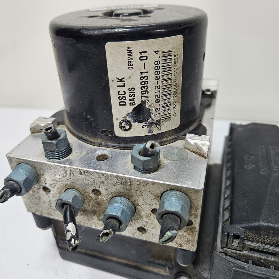 2012-2013 BMW 3 Series F30 320i 328i 335i ABS Pump Control Module 6793936 USED