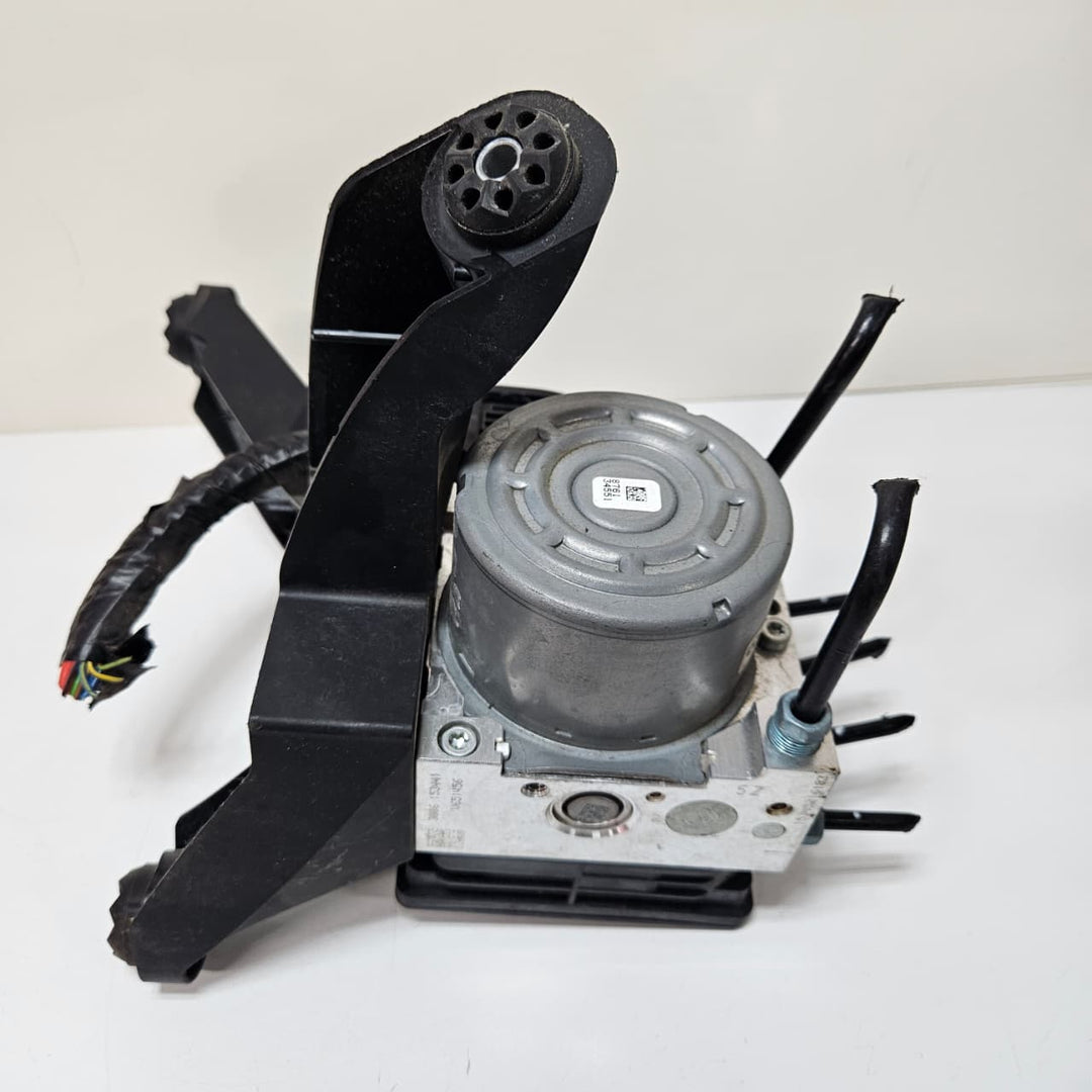 2014-2017 BMW i3 X1 F48 ABS Anti-Lock Brake Pump Control Module 6877112 USED
