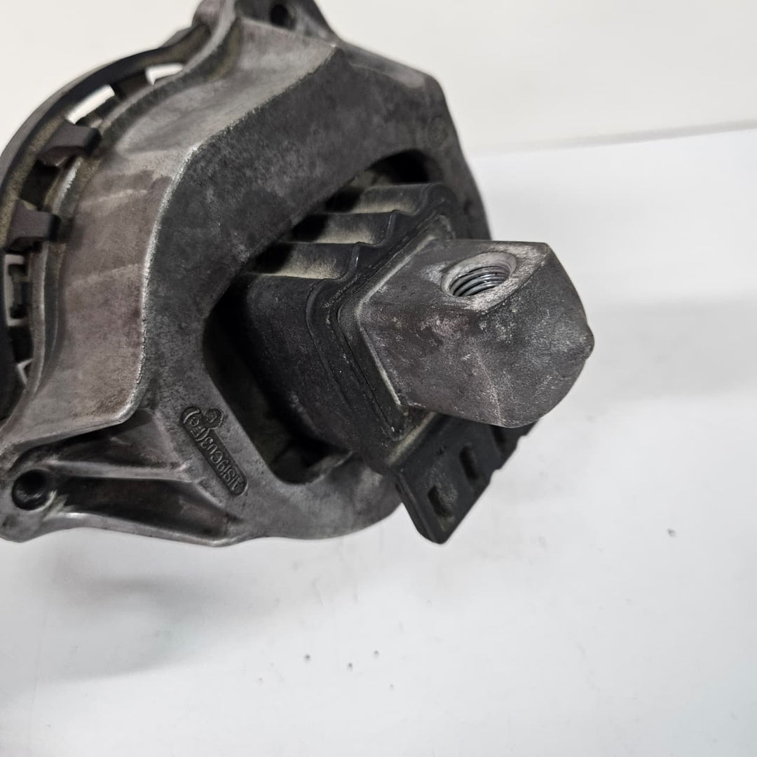 BMW 5 Series G30 G31 G38 530d Engine Mount Bracket Right 6860478 USED