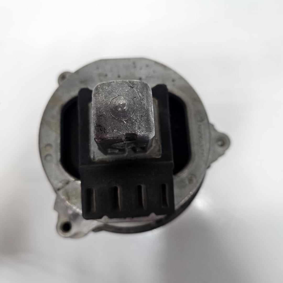 2019-2022 BMW X5 G05 Engine Mount Right 9844522 USED