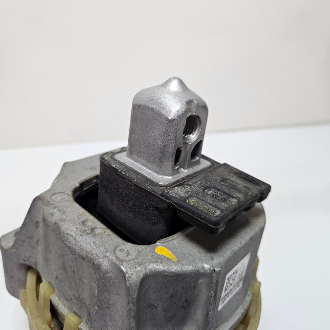 2018-2023 BMW 5 Series G30 F90 B48B20 530e Engine Mount 6860491