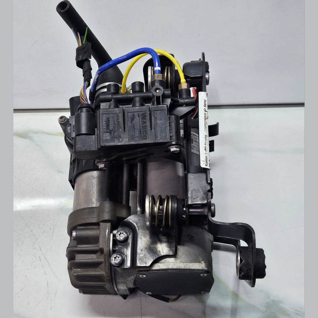 BMW 740e 7 Series G11 G12 Air Pump (Suspension) 6861882 OEM USED