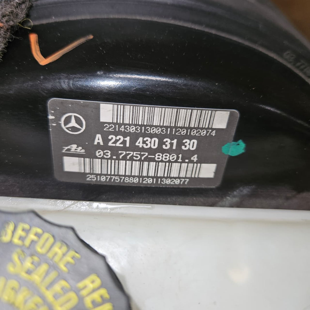 2007-2014 Mercedes-Benz S550 Brake Booster A2214303130 W221 S-Class W216 CL OEM